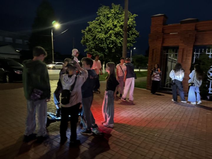 В Чистополе во время дискотеки парень сделал своей возлюбленной предложение руки и сердца