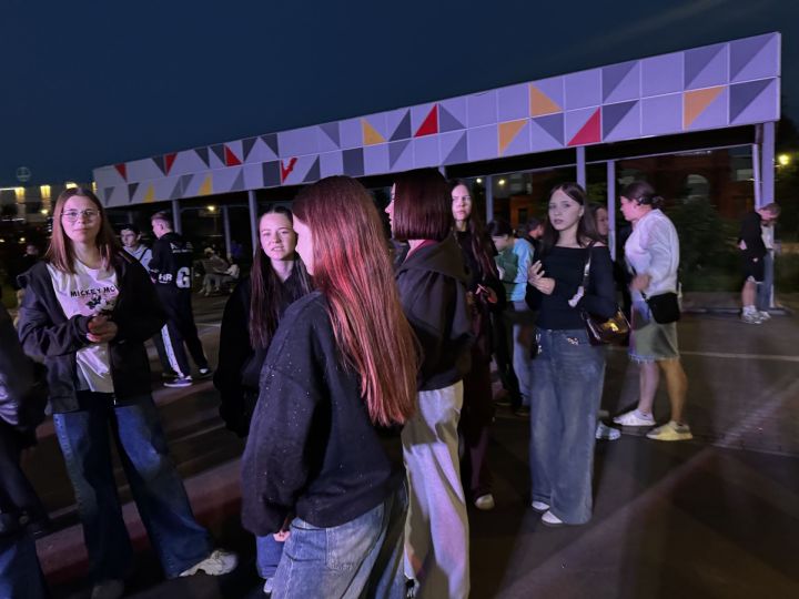 В Чистополе во время дискотеки парень сделал своей возлюбленной предложение руки и сердца