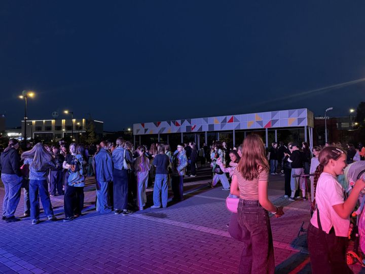 В Чистополе во время дискотеки парень сделал своей возлюбленной предложение руки и сердца