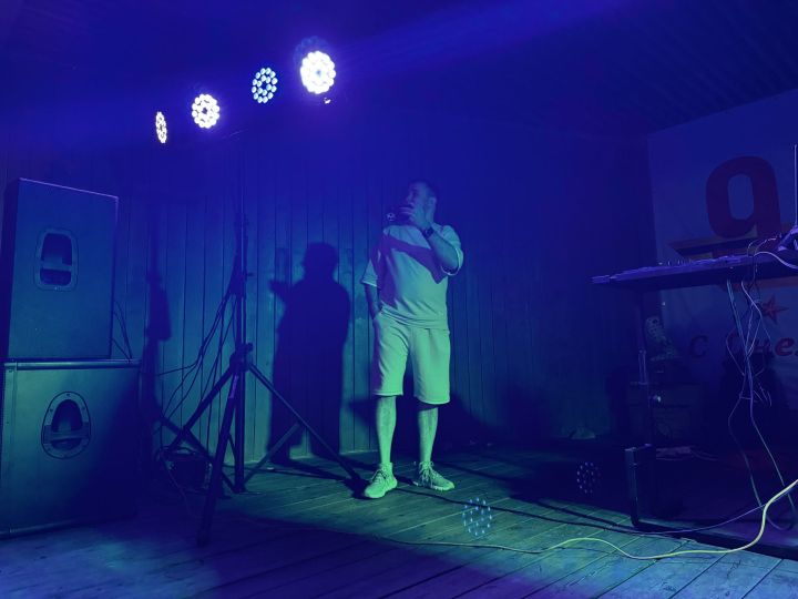 В Чистополе во время дискотеки парень сделал своей возлюбленной предложение руки и сердца