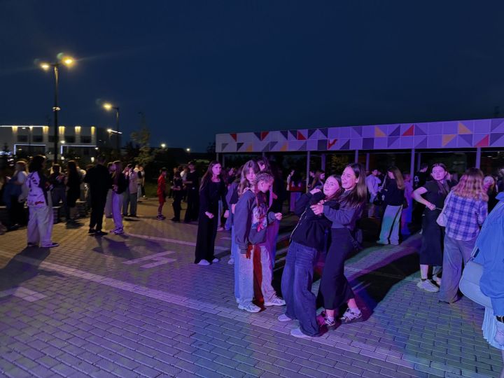 В Чистополе во время дискотеки парень сделал своей возлюбленной предложение руки и сердца