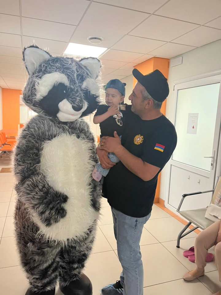 Яркий праздник для детей прошел в детской поликлинике