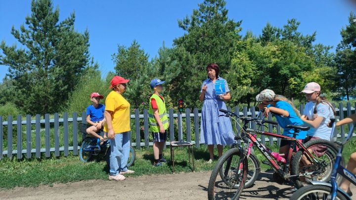 Юным жителям Чистопольского района напомнили о правилах безопасного поведения на дороге