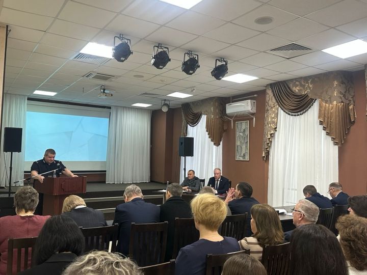 Рост надоев, итоги подписки и битва со снегом: ключевые темы аппаратного совещания в Чистополе