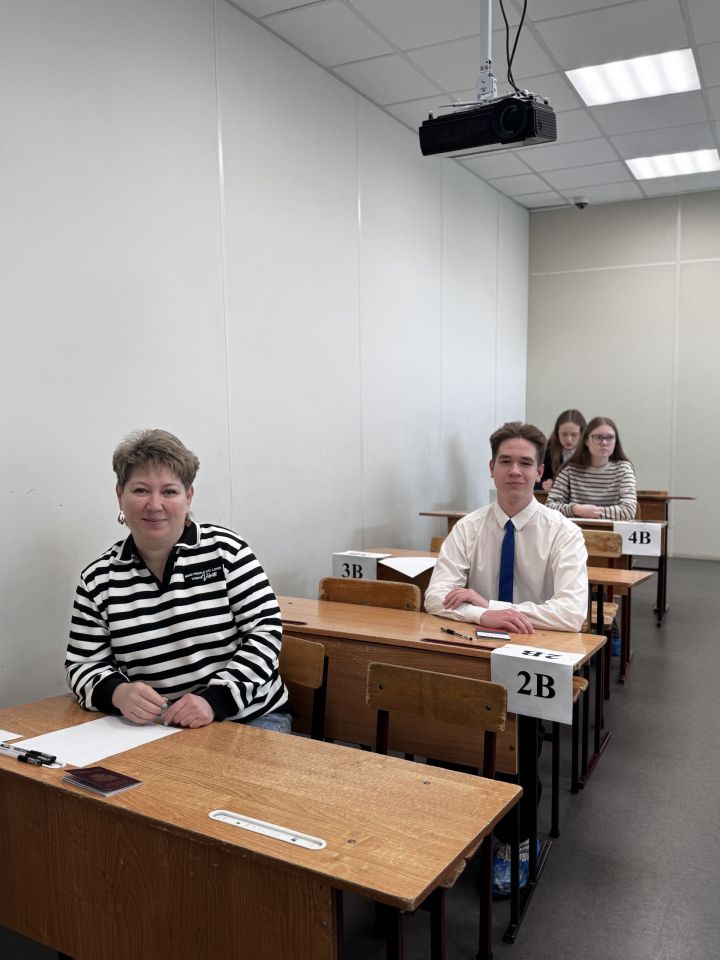 В Чистополе родители и дети вместе сдали пробные ОГЭ и ЕГЭ