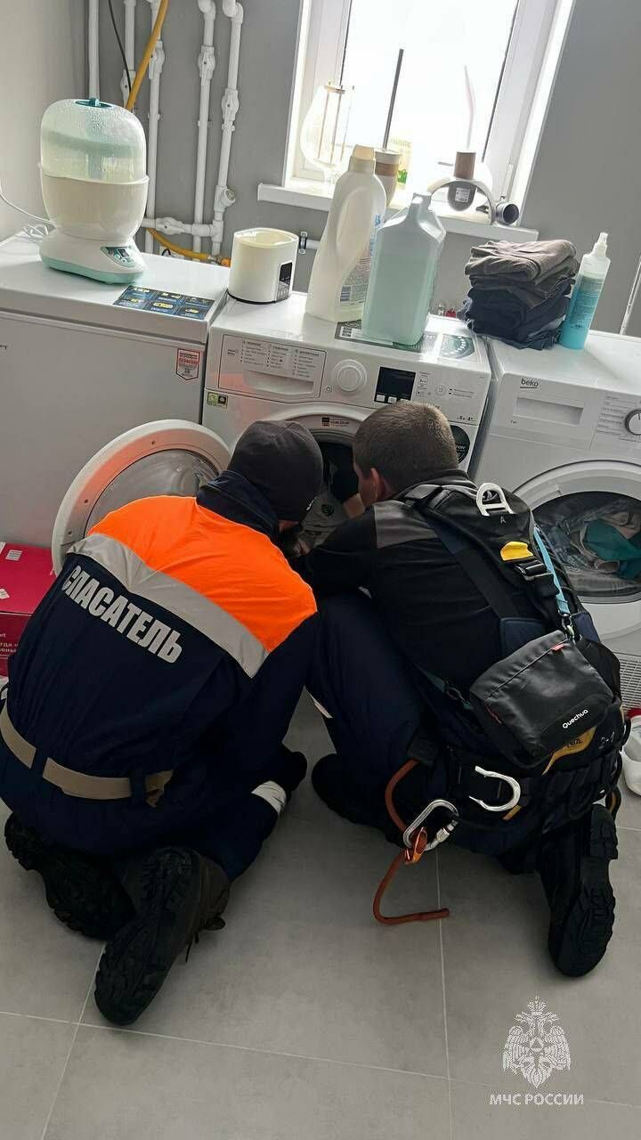 В Казани двухлетний малыш застрял в стиральной машине