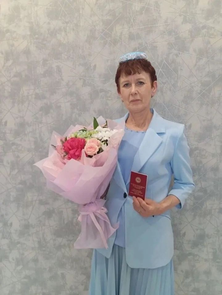 Чистай районы Яуширмә мәктәбе укытучысы Лилия Фәсхетдиновага «Татарстанның атказанган укытучысы» исеме бирелде