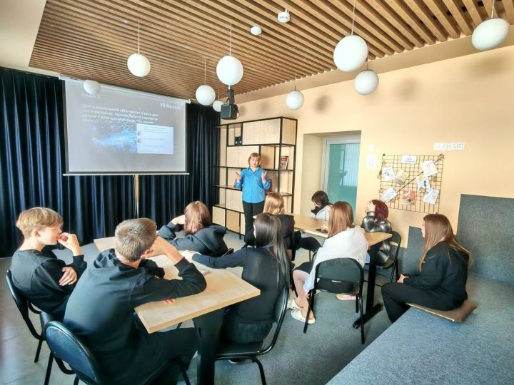 Подросткам Чистополя рассказали о правилах цифрового этикета и безопасности в сети