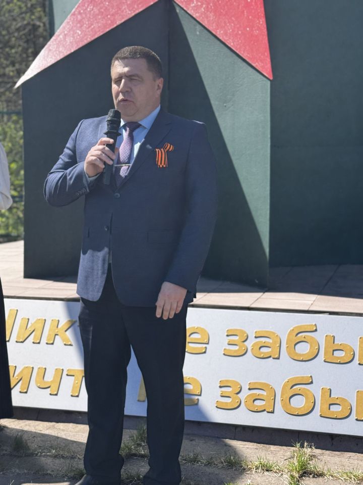 В Чистополе у мемориала в микрорайоне Автовокзал прошёл торжественный митинг в честь 81-й годовщины Победы