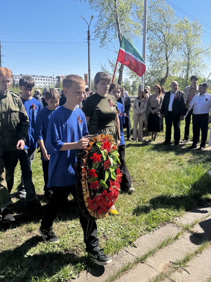 В Чистополе у мемориала в микрорайоне Автовокзал прошёл торжественный митинг в честь 81-й годовщины Победы