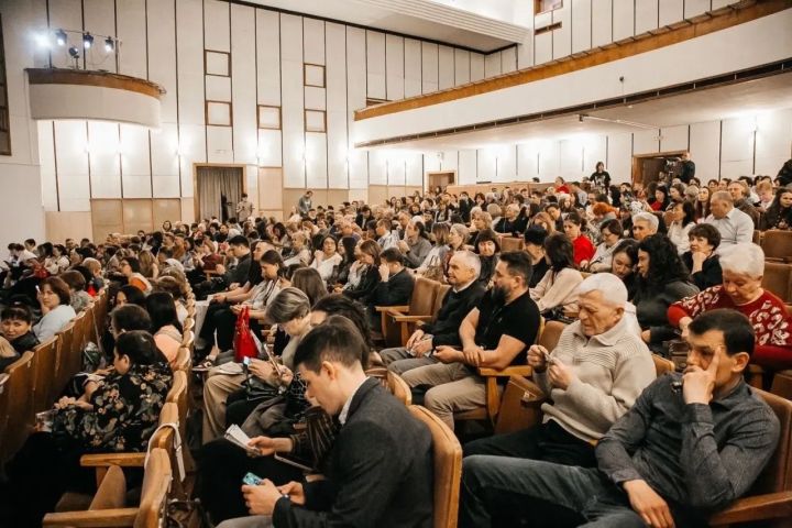 Санкт-Петербургта татар театрына, татар халкына хезмәт итәләр