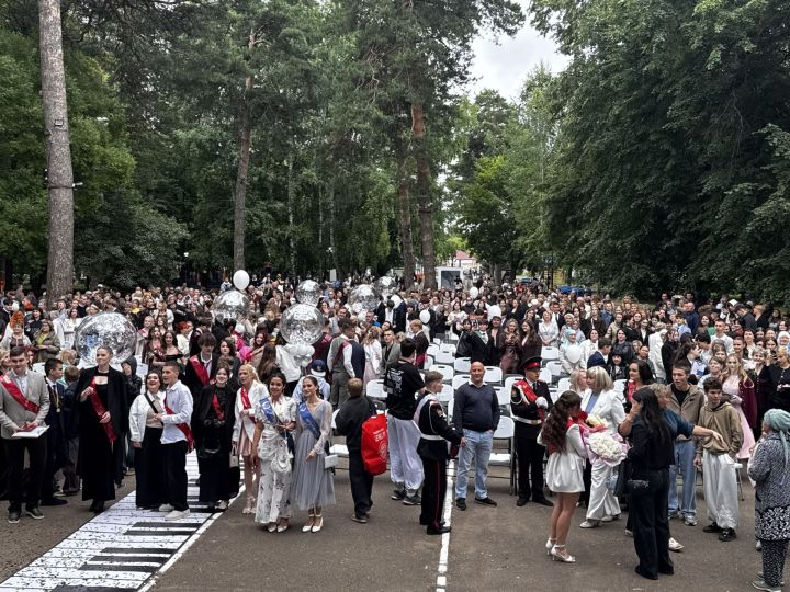 Выпускной бал в Чистополе: успехи, награды и напутствия