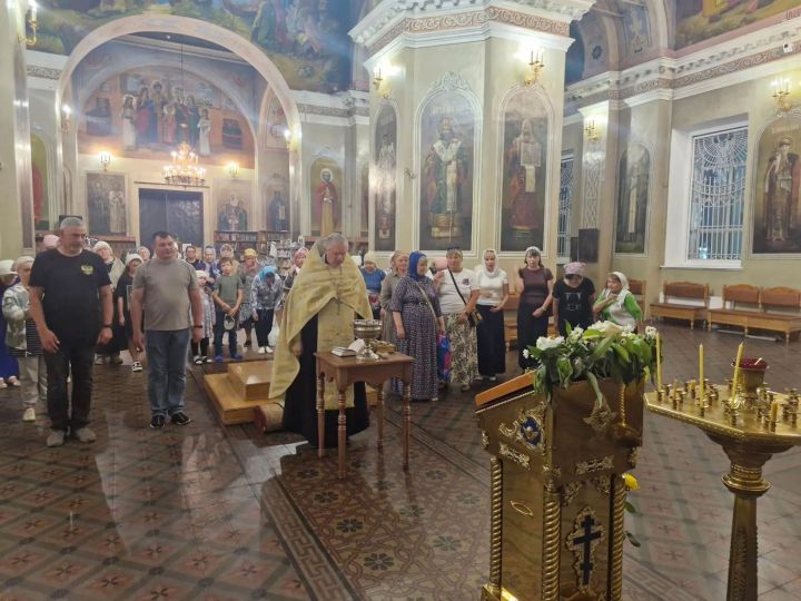 Чистопольские паломники прикоснулись к святыням Владимирской митрополии