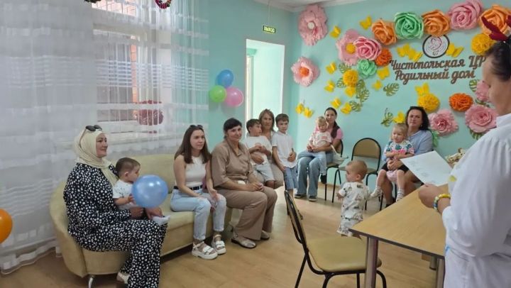 Неделю грудного вскармливания отметили в родильном доме Чистополя