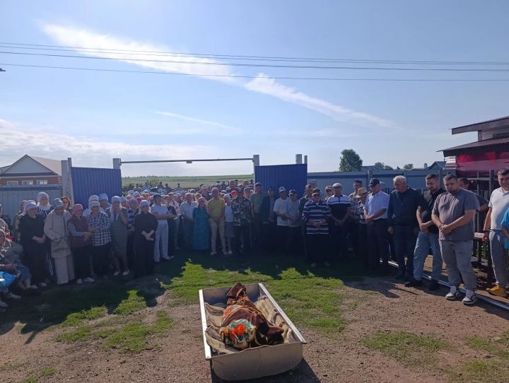 В Чистопольском районе простились с Радиком Исхаковым, погибшим в Нижнекамске