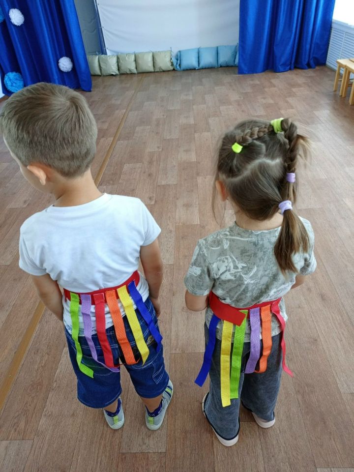 В чистопольском детском саду юные пешеходы повторили ПДД вместе с Дядей Стёпой и получили сладкий приз