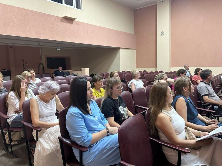 В Чистополе обсудили финансовый контроль в спорте, молодёжной политике и культуре