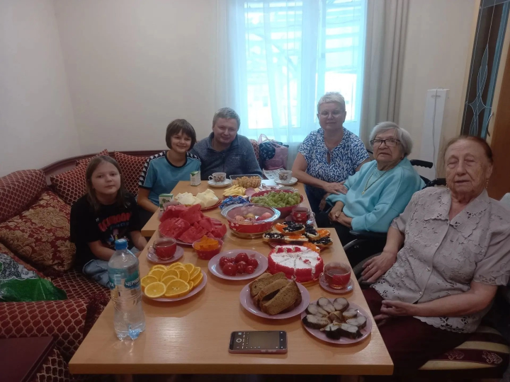 В чистопольском доме-интернате отметили 83-летие проживающей