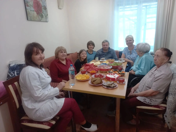 В чистопольском доме-интернате отметили 83-летие проживающей