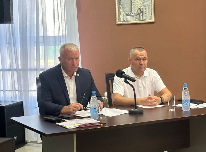 Дмитрий Иванов провёл еженедельную планёрку: назначение, уборка урожая, молодежь, благотворительность