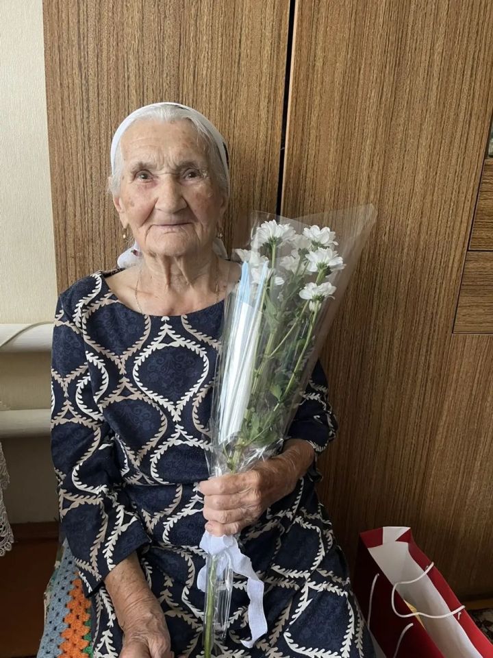 Жительница Чистополя Мария Павловна Катаева принимает поздравления с 99-летием: Секрет долголетия – в труде и заботе близких