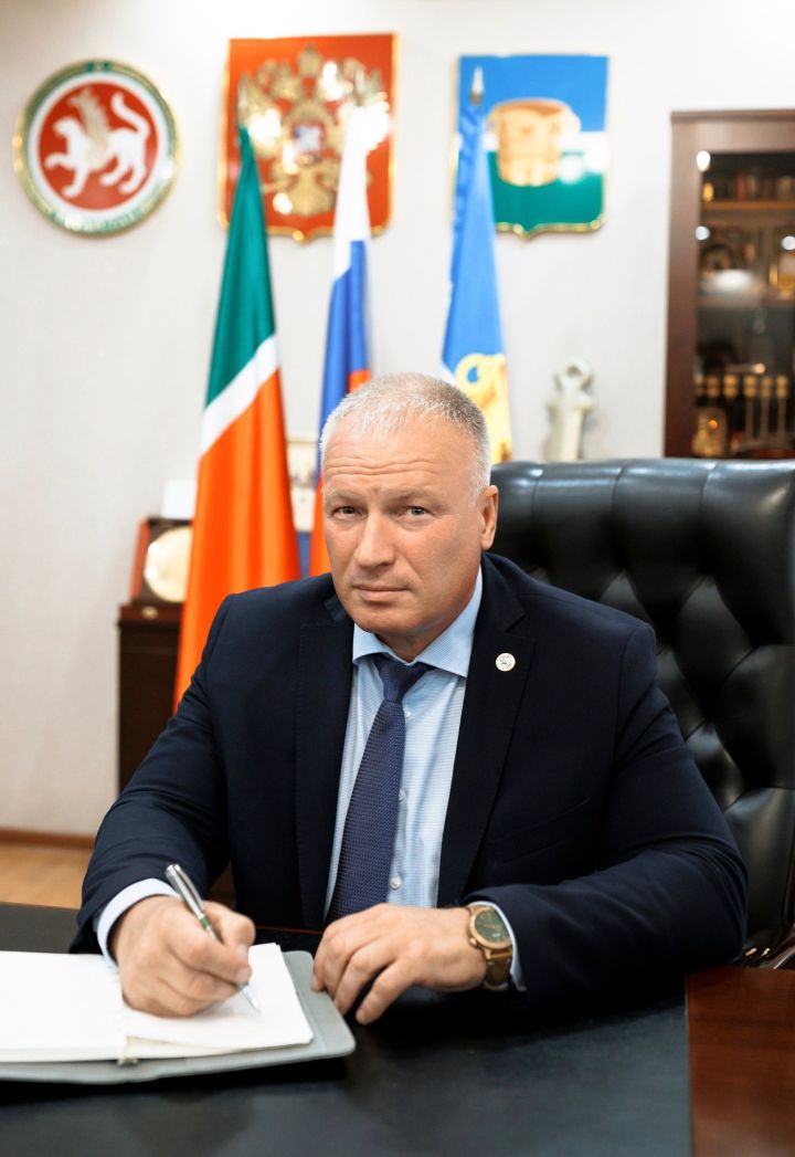 Глава Чистопольского района поздравляет с Днем строителя